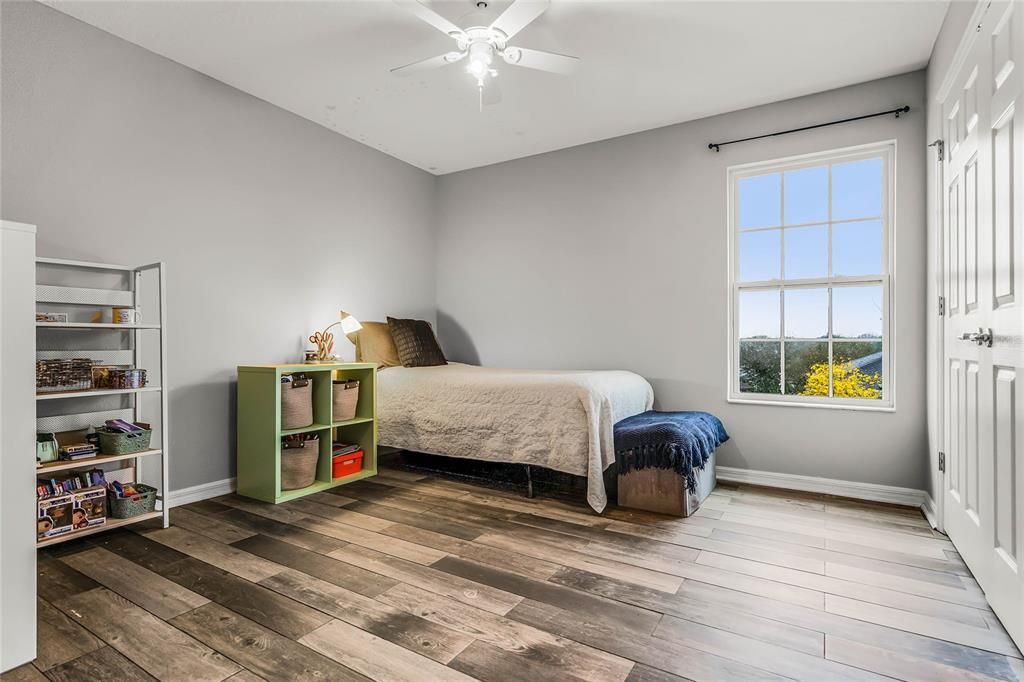 Active With Contract: $450,000 (5 beds, 3 baths, 2592 Square Feet)