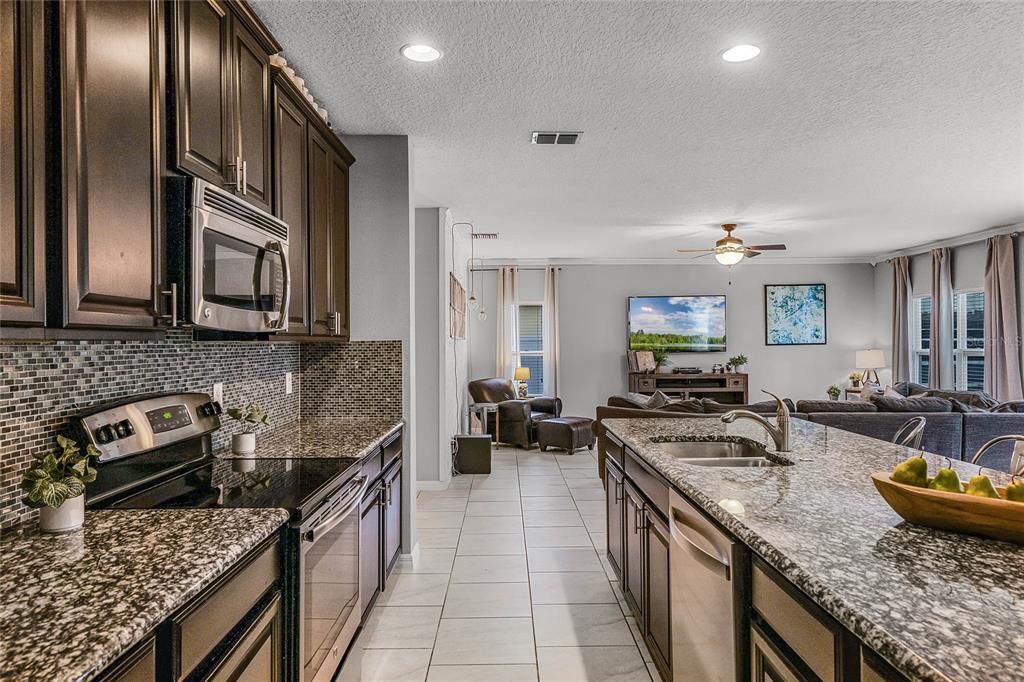 Active With Contract: $450,000 (5 beds, 3 baths, 2592 Square Feet)