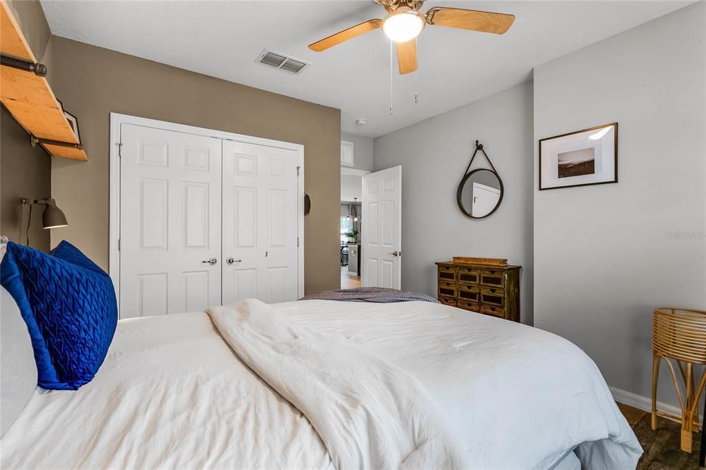 Active With Contract: $450,000 (5 beds, 3 baths, 2592 Square Feet)