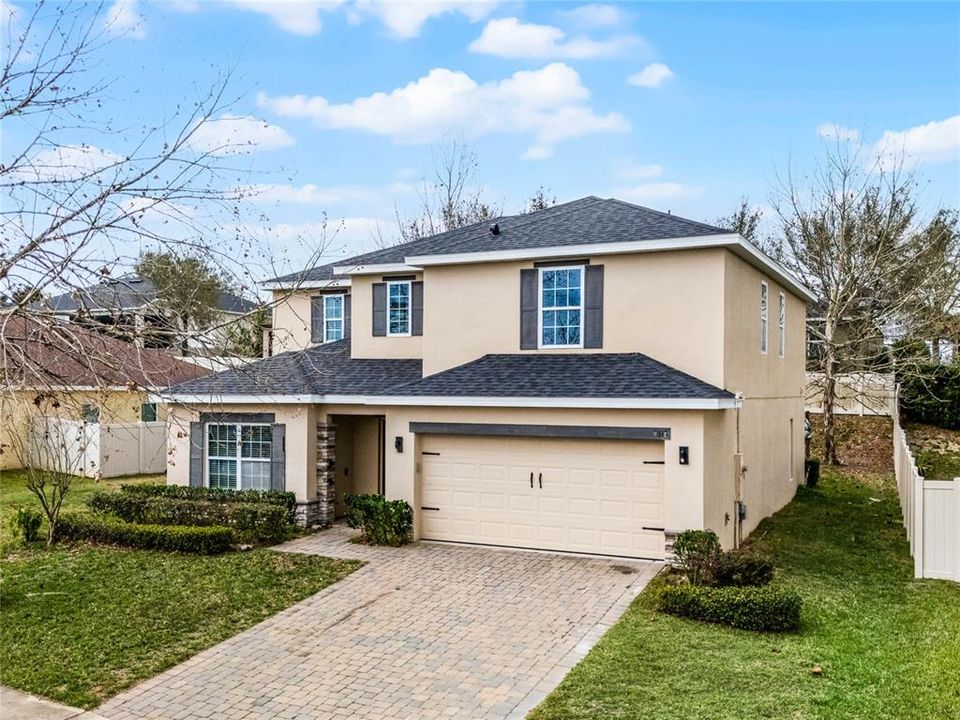 Active With Contract: $450,000 (5 beds, 3 baths, 2592 Square Feet)