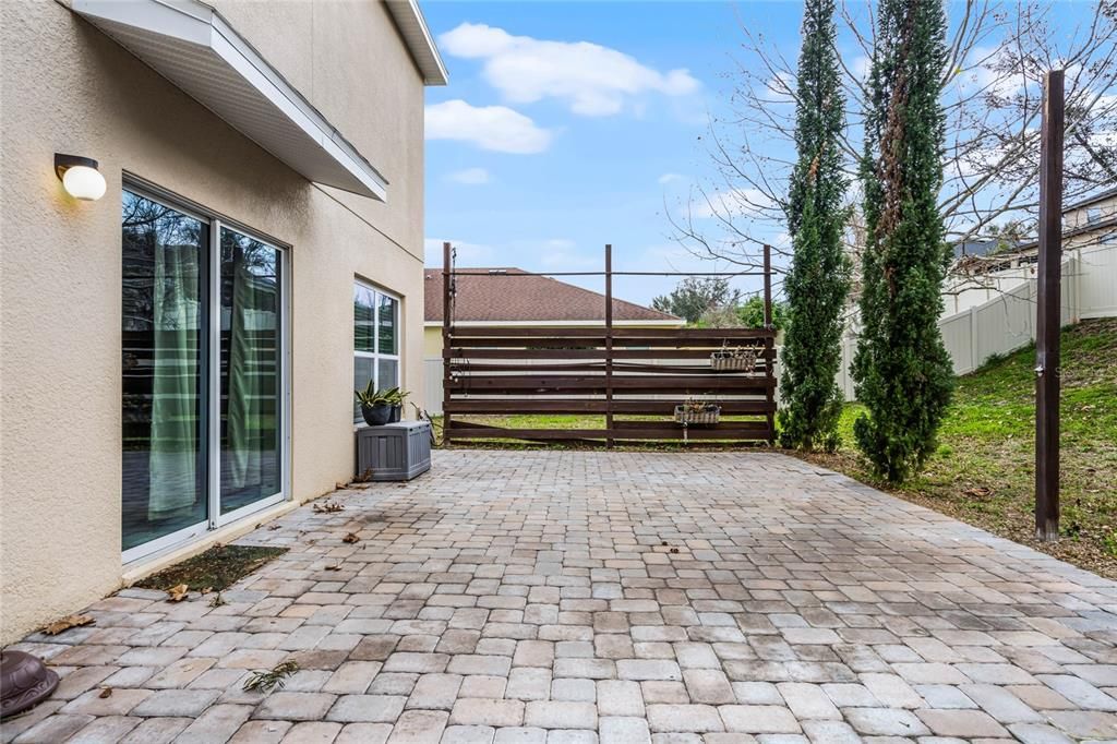 Active With Contract: $450,000 (5 beds, 3 baths, 2592 Square Feet)