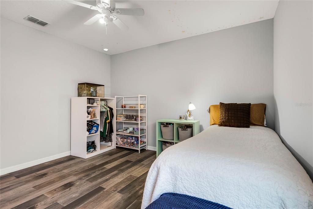 Active With Contract: $450,000 (5 beds, 3 baths, 2592 Square Feet)