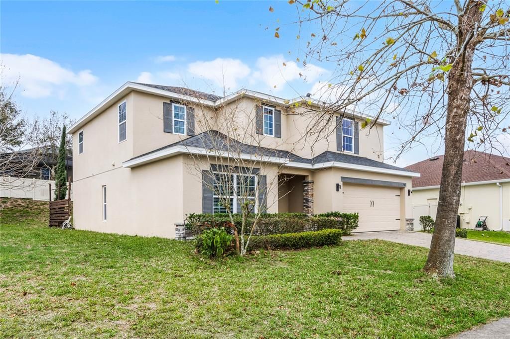 Active With Contract: $450,000 (5 beds, 3 baths, 2592 Square Feet)