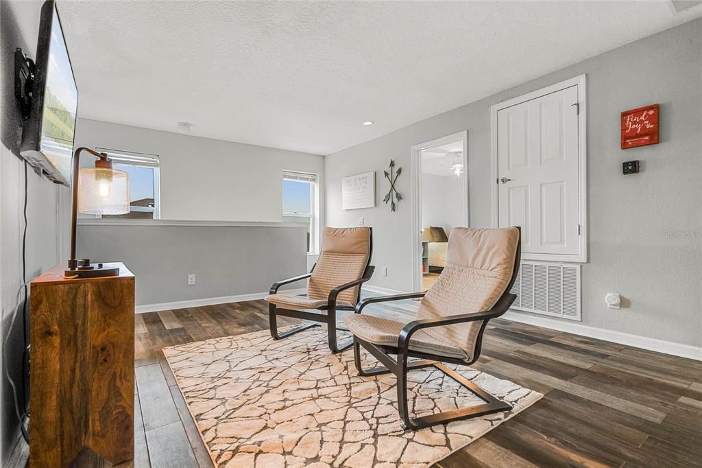 Active With Contract: $450,000 (5 beds, 3 baths, 2592 Square Feet)