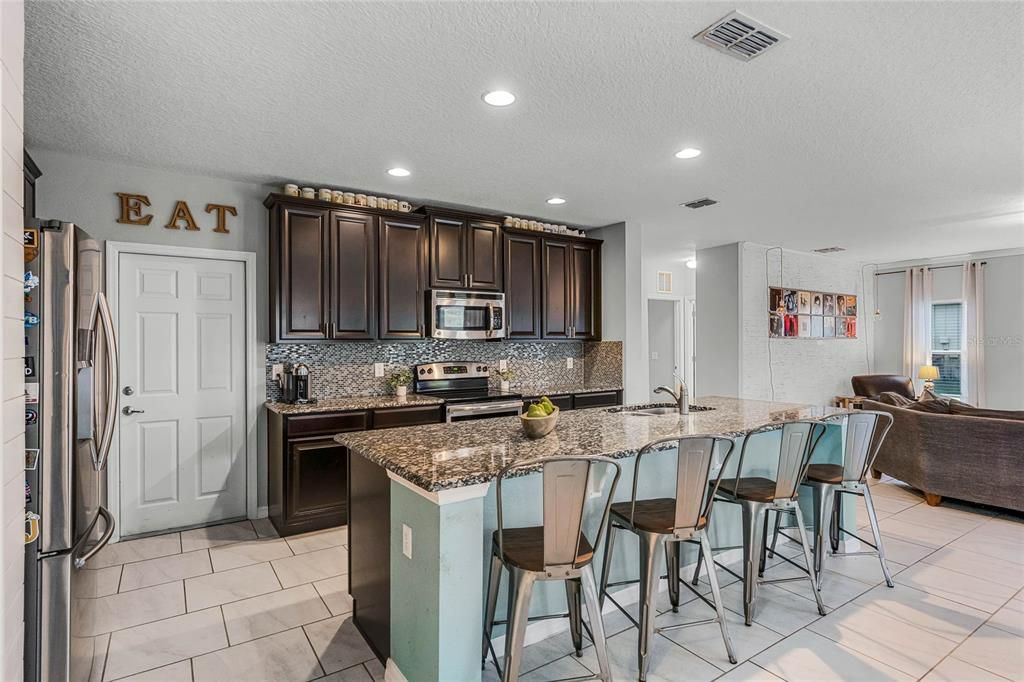 Active With Contract: $450,000 (5 beds, 3 baths, 2592 Square Feet)