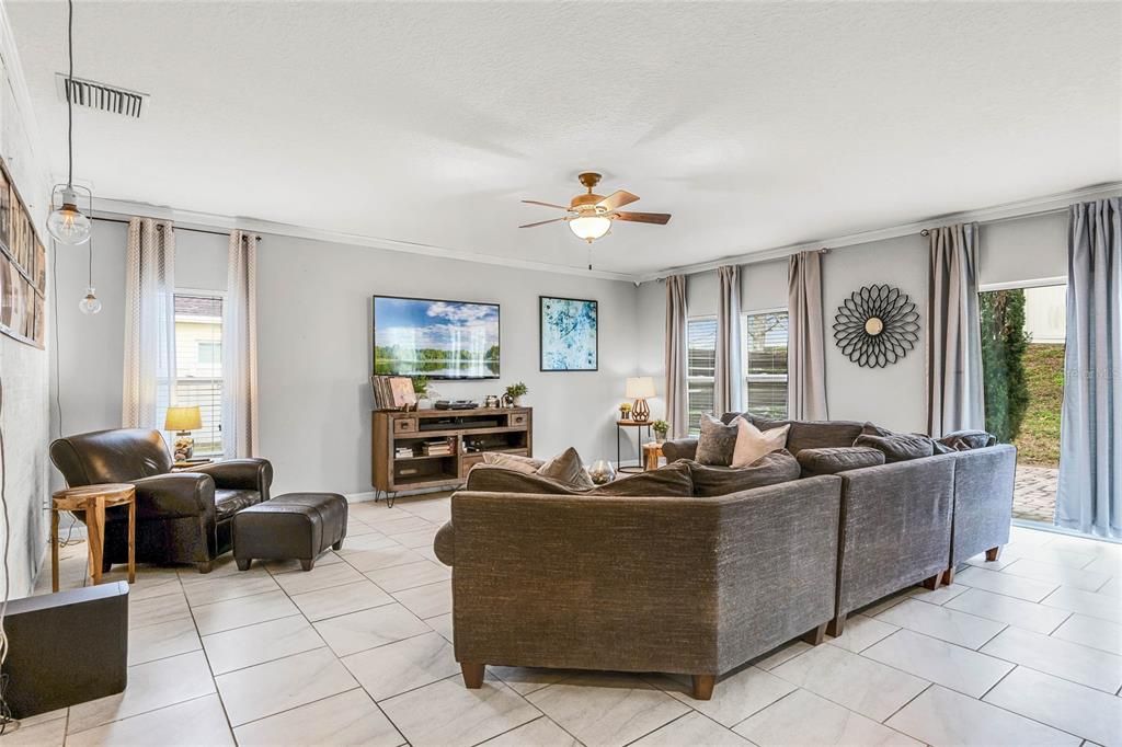 Active With Contract: $450,000 (5 beds, 3 baths, 2592 Square Feet)