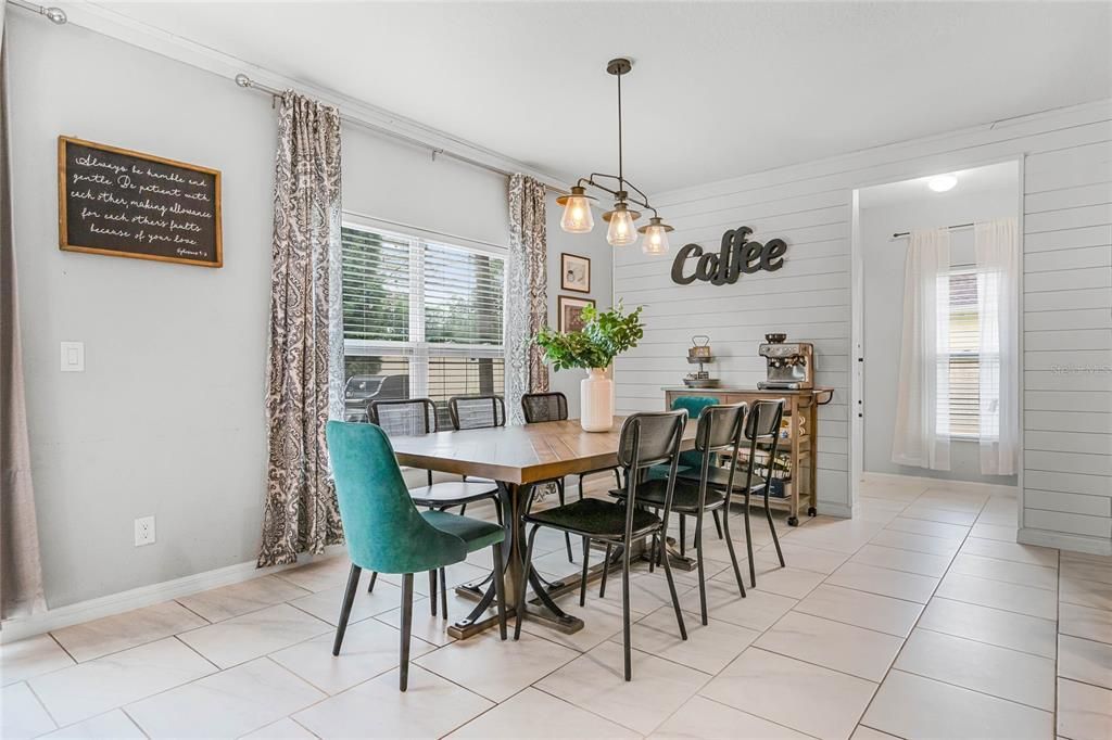 Active With Contract: $450,000 (5 beds, 3 baths, 2592 Square Feet)