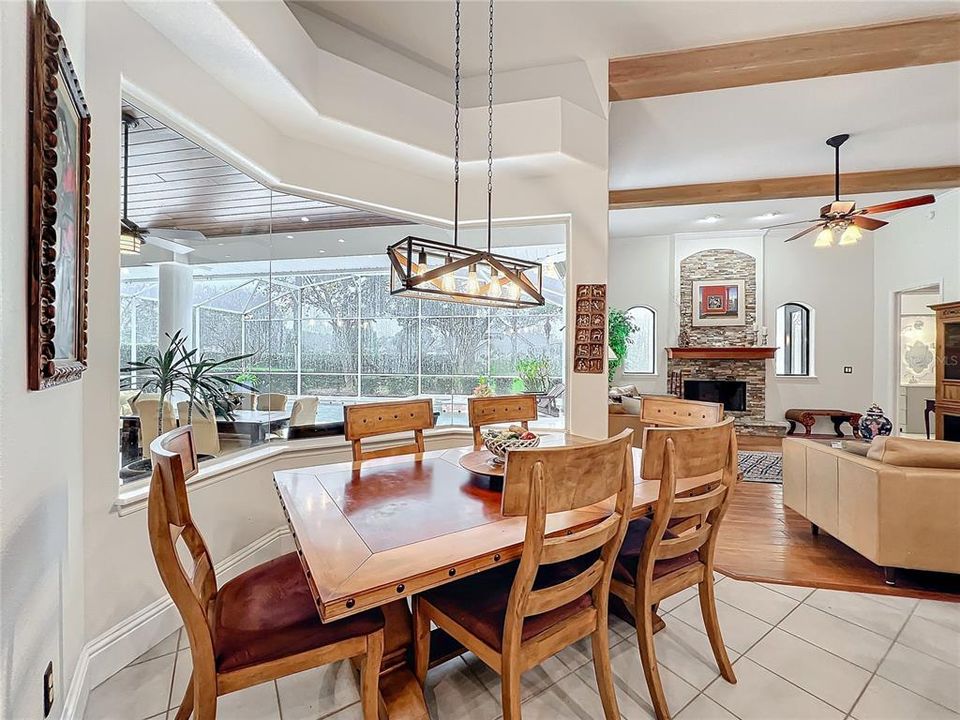 Eat-In area overlooking pool & Lanai