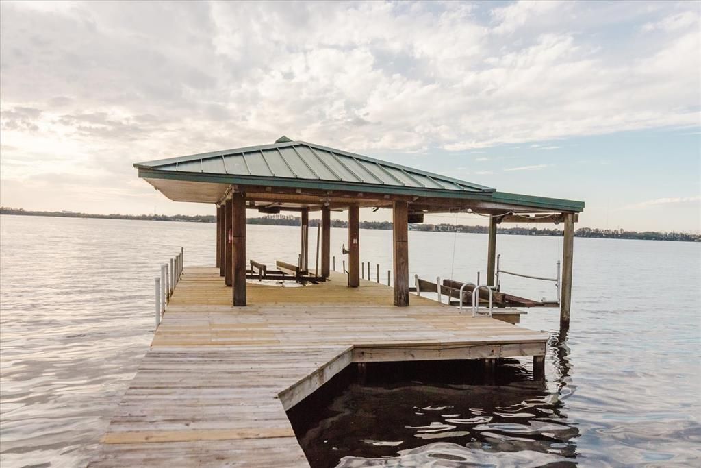 Под контрактом: $1,199,000 (3 спален, 5 ванн, 3772 Квадратных фут)