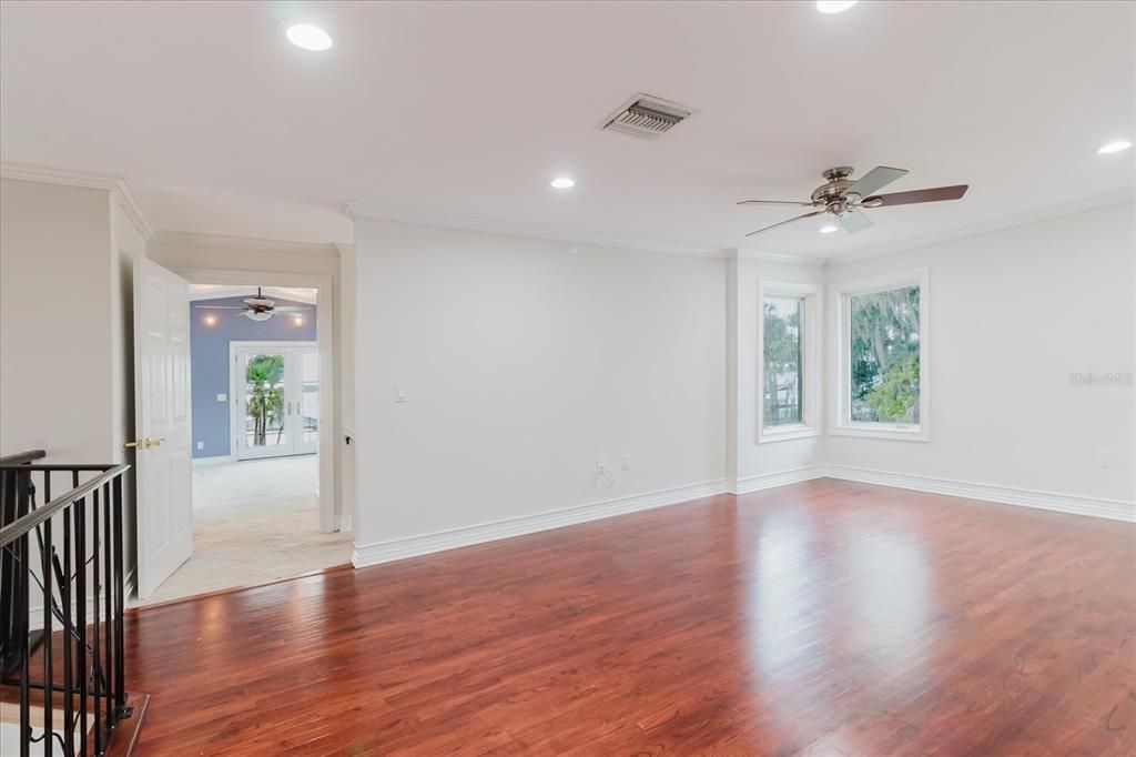 Под контрактом: $1,199,000 (3 спален, 5 ванн, 3772 Квадратных фут)