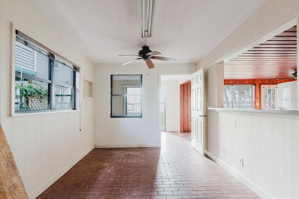 Под контрактом: $1,199,000 (3 спален, 5 ванн, 3772 Квадратных фут)