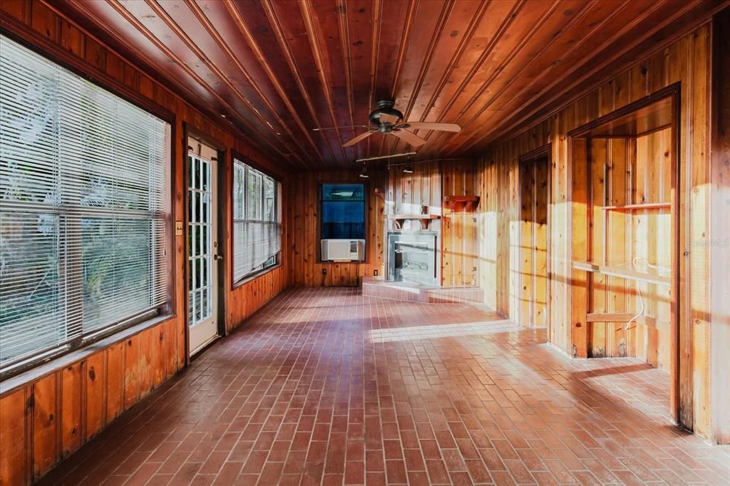 Под контрактом: $1,199,000 (3 спален, 5 ванн, 3772 Квадратных фут)