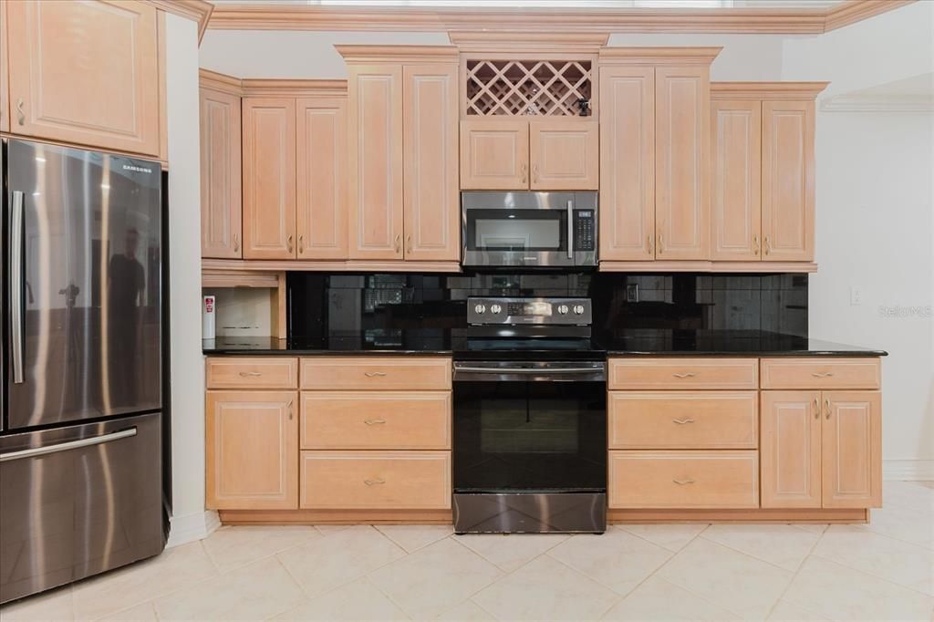 Под контрактом: $1,199,000 (3 спален, 5 ванн, 3772 Квадратных фут)