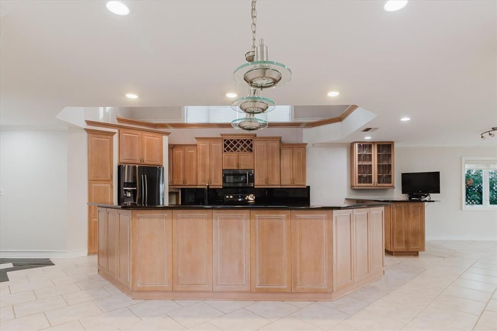 Под контрактом: $1,199,000 (3 спален, 5 ванн, 3772 Квадратных фут)