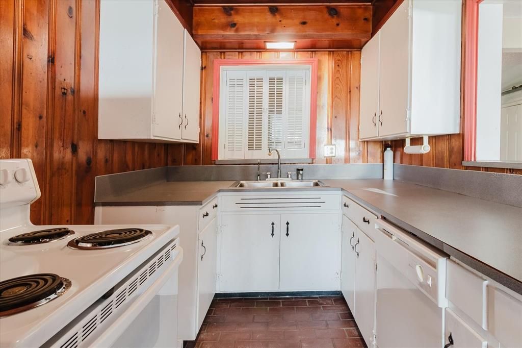 Под контрактом: $1,199,000 (3 спален, 5 ванн, 3772 Квадратных фут)