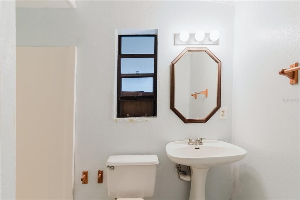 Под контрактом: $1,199,000 (3 спален, 5 ванн, 3772 Квадратных фут)