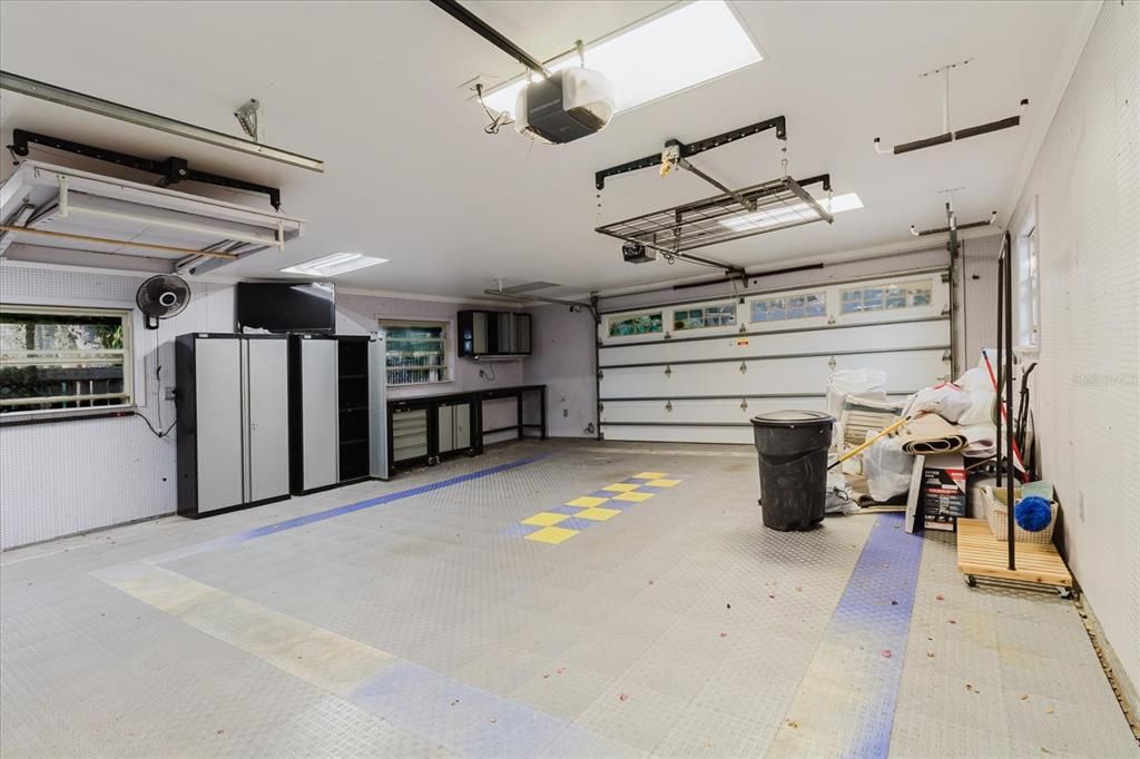 Под контрактом: $1,199,000 (3 спален, 5 ванн, 3772 Квадратных фут)