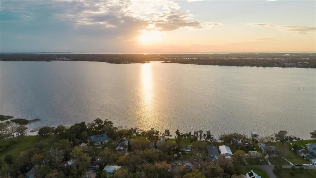 Под контрактом: $1,199,000 (3 спален, 5 ванн, 3772 Квадратных фут)