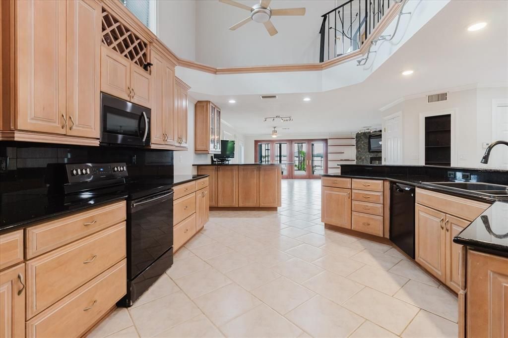 Под контрактом: $1,199,000 (3 спален, 5 ванн, 3772 Квадратных фут)