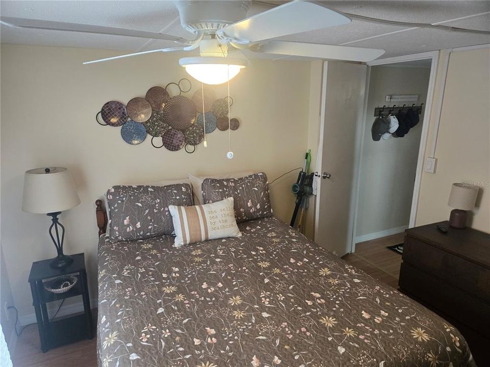 For Sale: $110,000 (2 beds, 1 baths, 888 Square Feet)