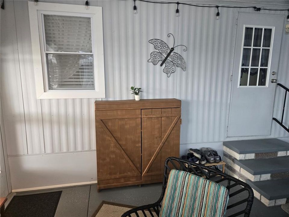 For Sale: $110,000 (2 beds, 1 baths, 888 Square Feet)