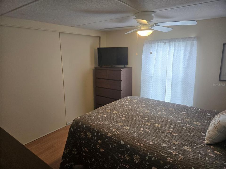 For Sale: $110,000 (2 beds, 1 baths, 888 Square Feet)