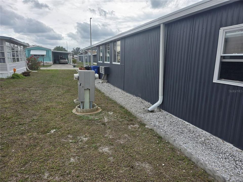 For Sale: $110,000 (2 beds, 1 baths, 888 Square Feet)