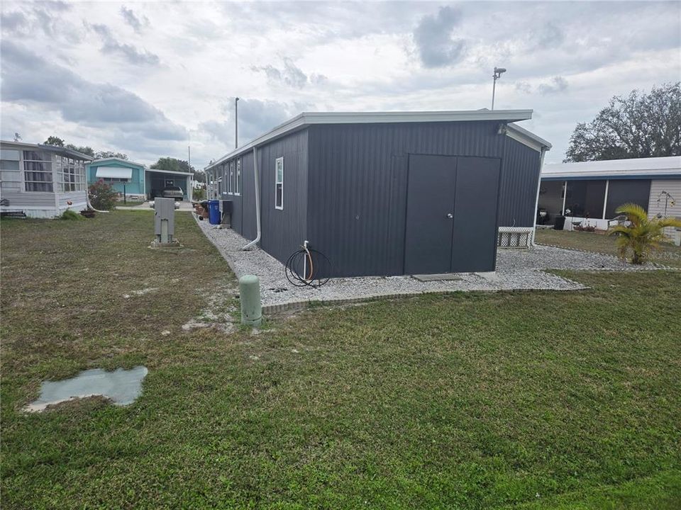 For Sale: $110,000 (2 beds, 1 baths, 888 Square Feet)