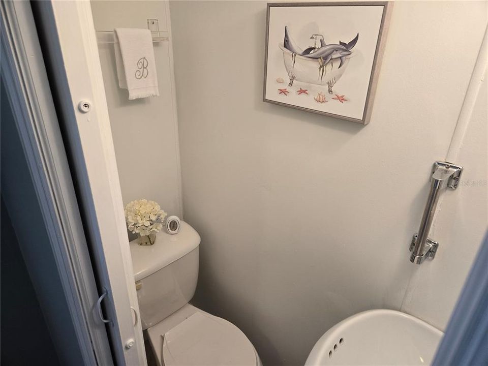 For Sale: $110,000 (2 beds, 1 baths, 888 Square Feet)