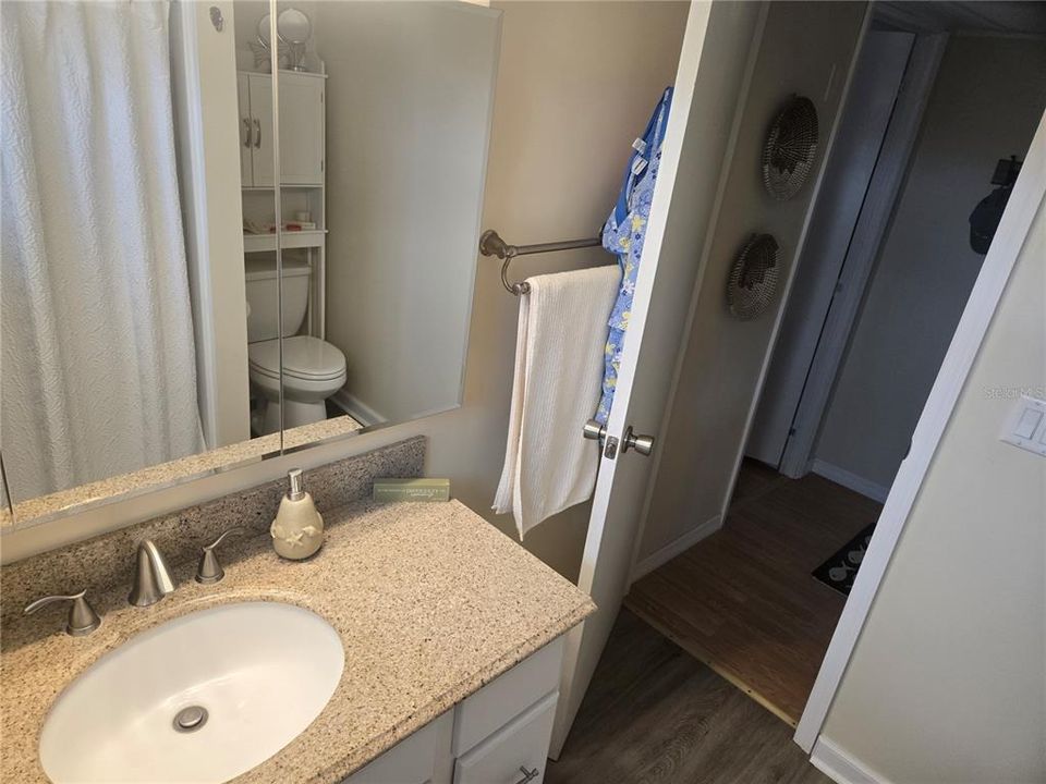 For Sale: $110,000 (2 beds, 1 baths, 888 Square Feet)