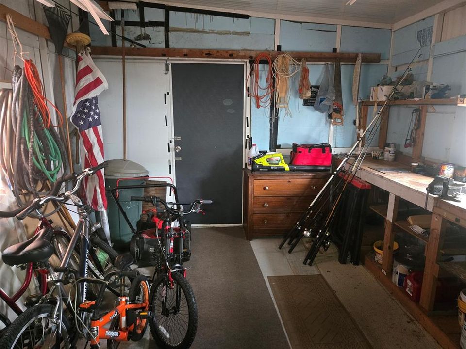 For Sale: $110,000 (2 beds, 1 baths, 888 Square Feet)