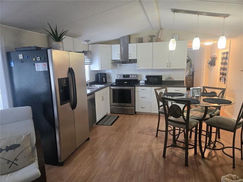 For Sale: $110,000 (2 beds, 1 baths, 888 Square Feet)