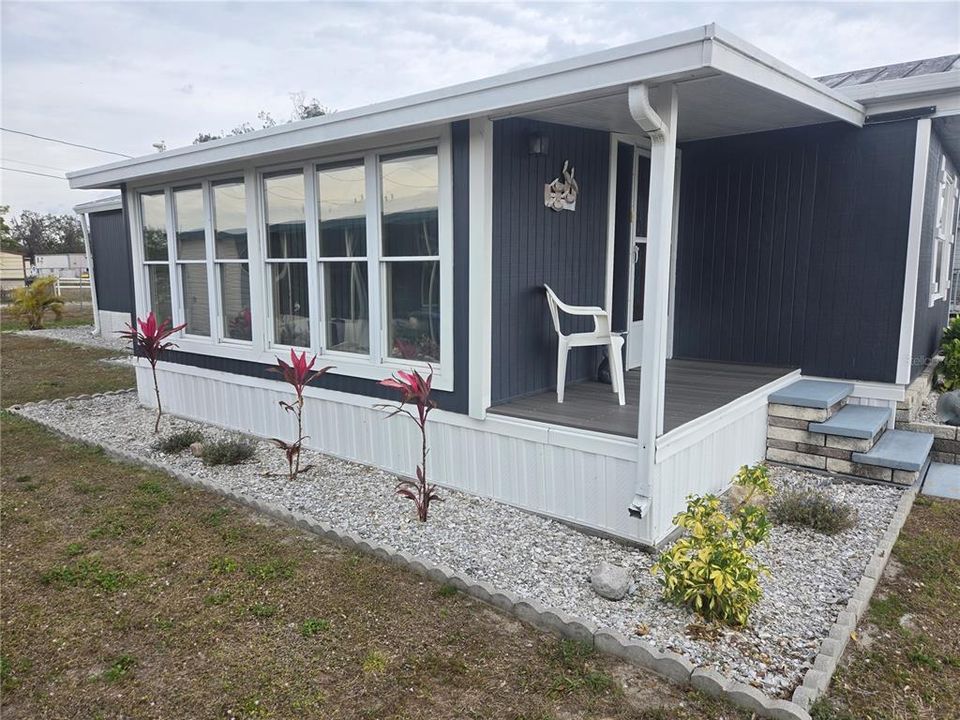 For Sale: $110,000 (2 beds, 1 baths, 888 Square Feet)