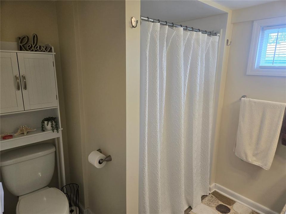 For Sale: $110,000 (2 beds, 1 baths, 888 Square Feet)