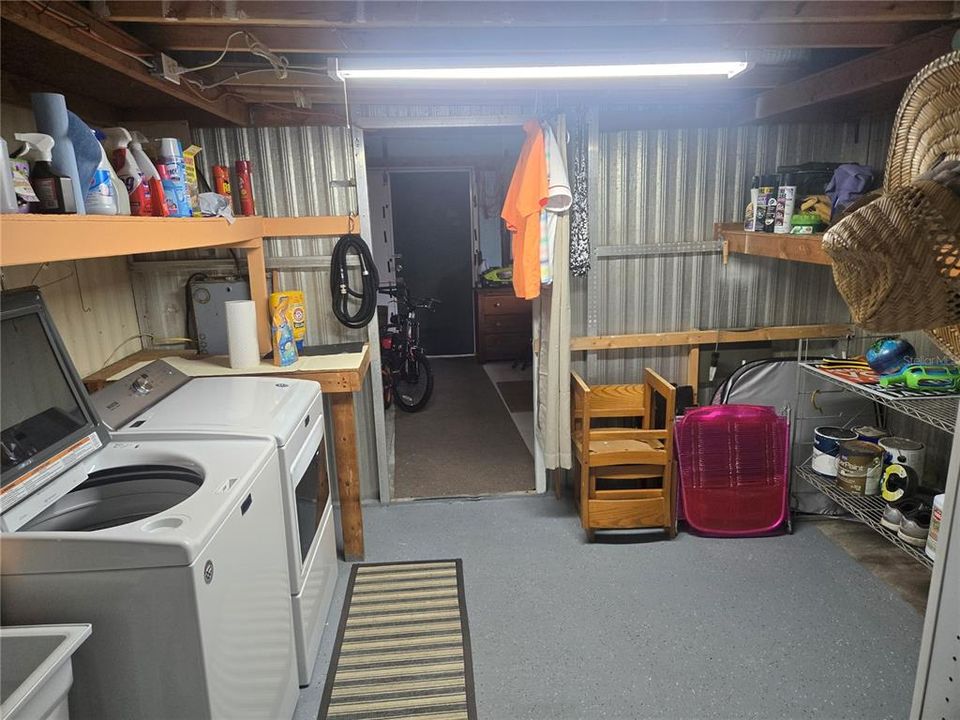 For Sale: $110,000 (2 beds, 1 baths, 888 Square Feet)