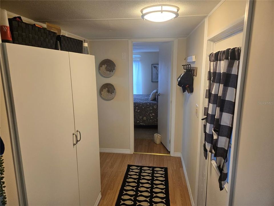 For Sale: $110,000 (2 beds, 1 baths, 888 Square Feet)