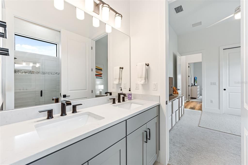 For Sale: $2,050,000 (5 beds, 4 baths, 4389 Square Feet)