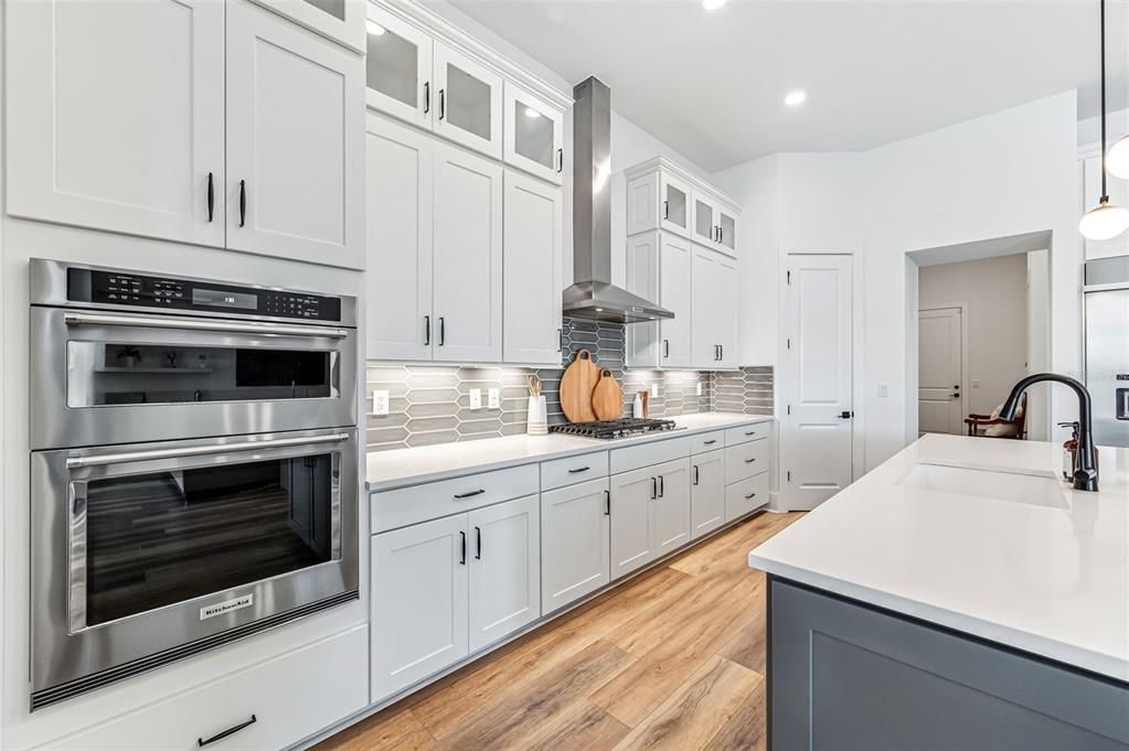 For Sale: $2,050,000 (5 beds, 4 baths, 4389 Square Feet)