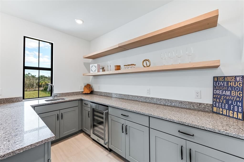 For Sale: $2,050,000 (5 beds, 4 baths, 4389 Square Feet)