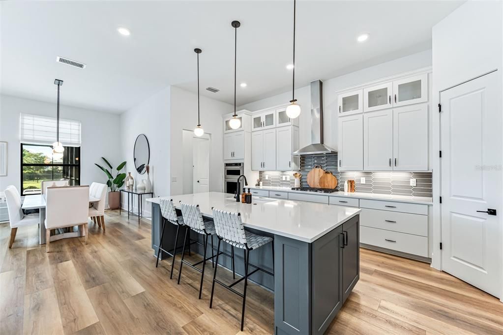 For Sale: $2,050,000 (5 beds, 4 baths, 4389 Square Feet)