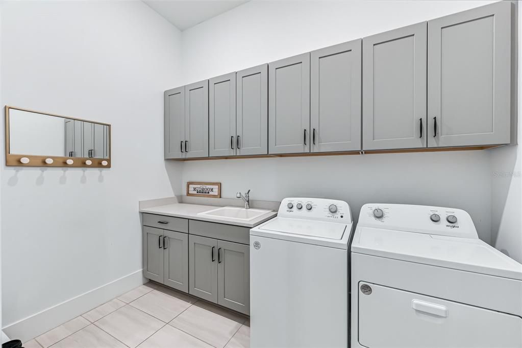 For Sale: $2,050,000 (5 beds, 4 baths, 4389 Square Feet)