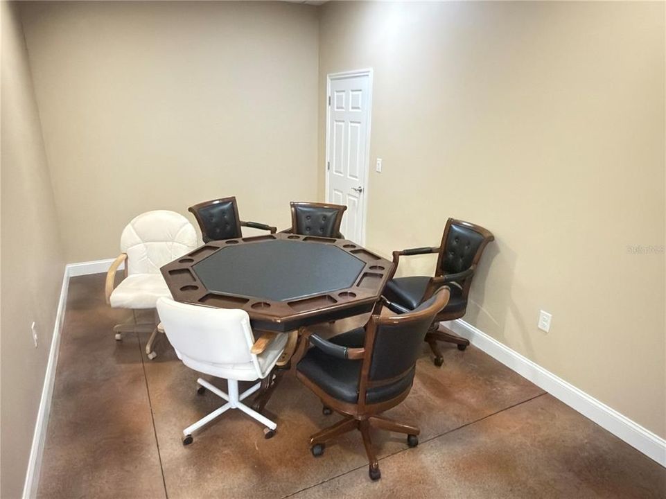 На продажу: $99,700 (0.14 acres)