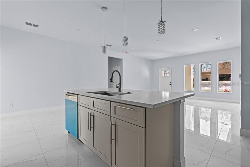 待售: $499,000 (4 贝兹, 2 浴室, 2400 平方英尺)