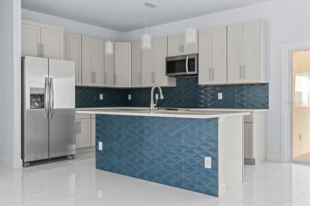 待售: $499,000 (4 贝兹, 2 浴室, 2400 平方英尺)