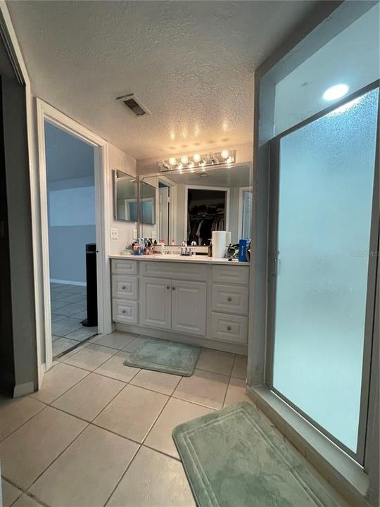 Activo con contrato: $184,999 (2 camas, 2 baños, 1105 Pies cuadrados)