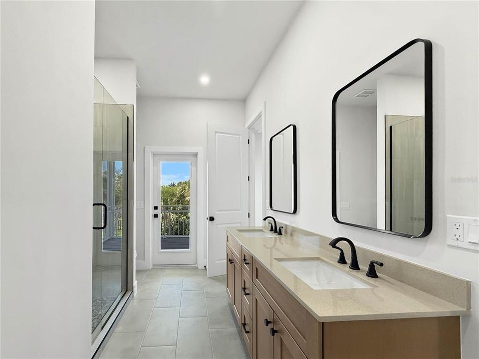 待售: $1,700,000 (4 贝兹, 2 浴室, 2389 平方英尺)