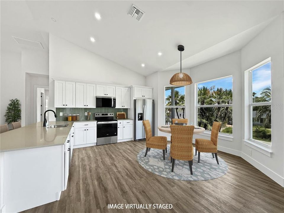 待售: $1,700,000 (4 贝兹, 2 浴室, 2389 平方英尺)