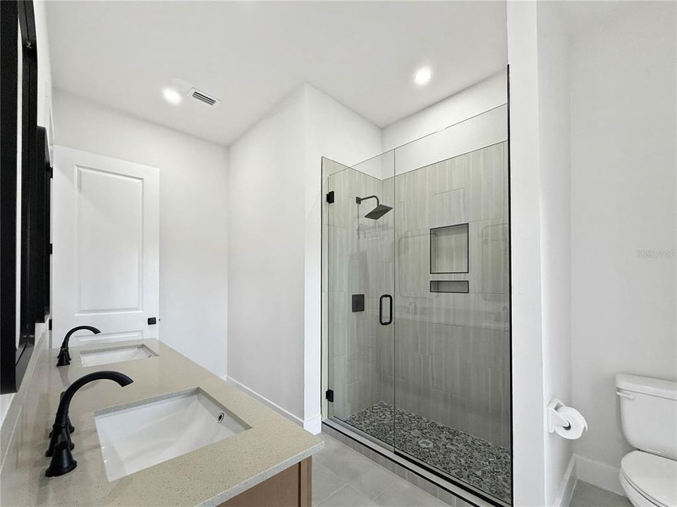 待售: $1,700,000 (4 贝兹, 2 浴室, 2389 平方英尺)