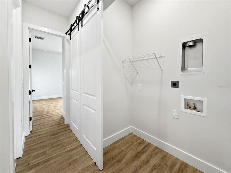 待售: $1,700,000 (4 贝兹, 2 浴室, 2389 平方英尺)