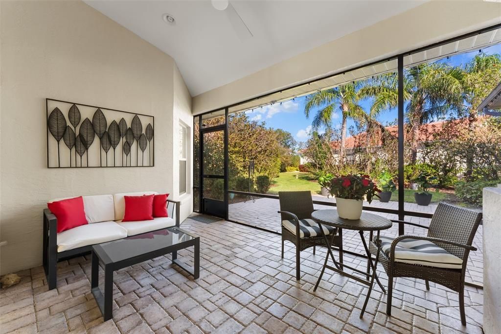 Под контрактом: $424,900 (3 спален, 2 ванн, 1864 Квадратных фут)